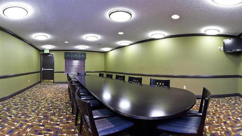 Holiday Inn Express Hotel & Suites Madison By Ihg Exterior photo