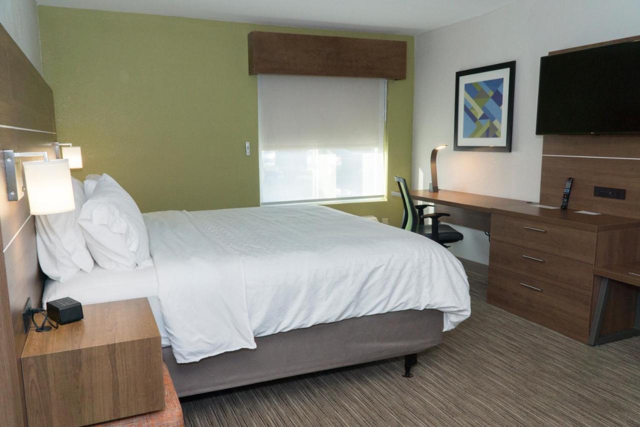 Holiday Inn Express Hotel & Suites Madison By Ihg Exterior photo