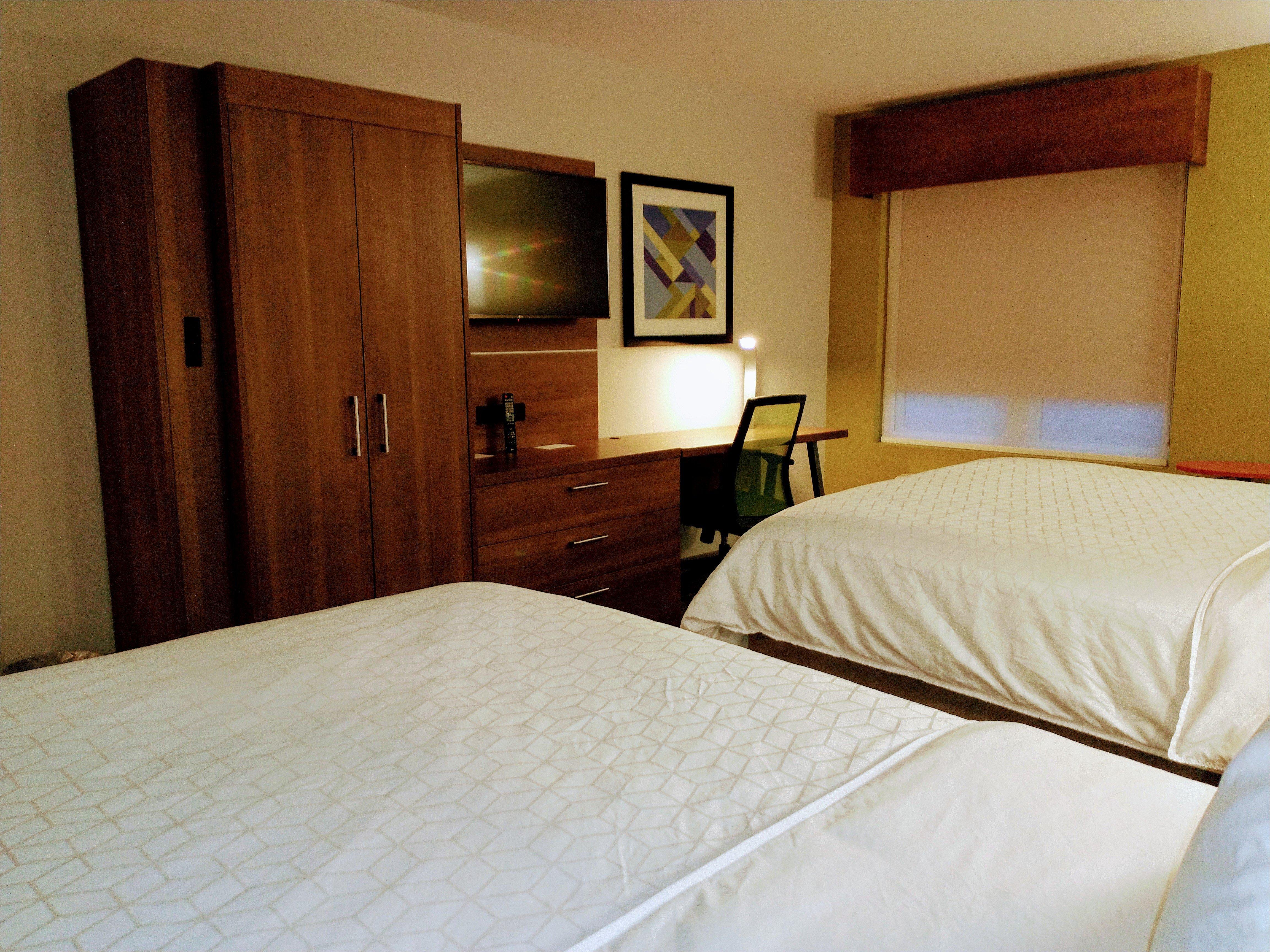 Holiday Inn Express Hotel & Suites Madison By Ihg Exterior photo