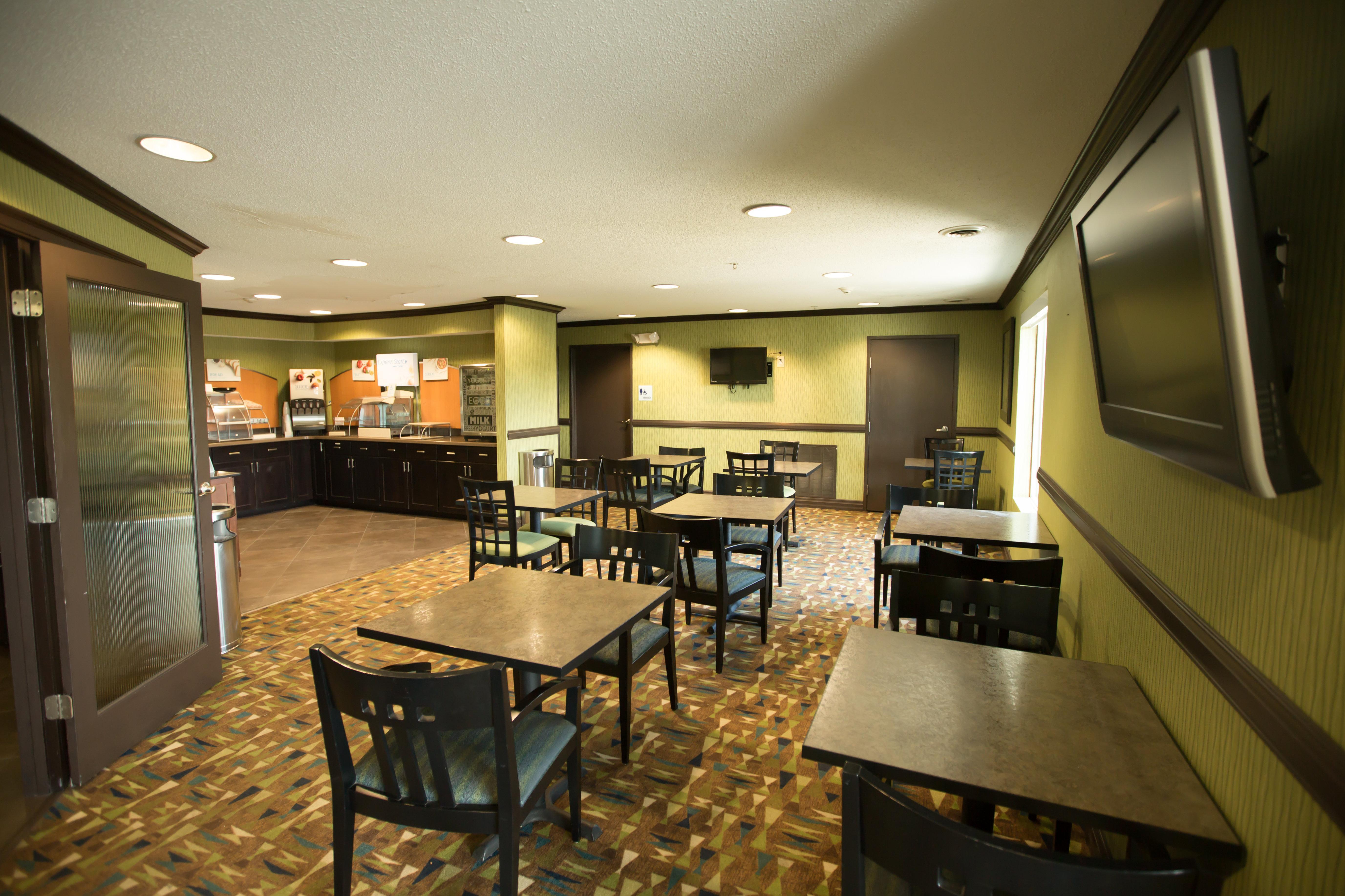 Holiday Inn Express Hotel & Suites Madison By Ihg Exterior photo