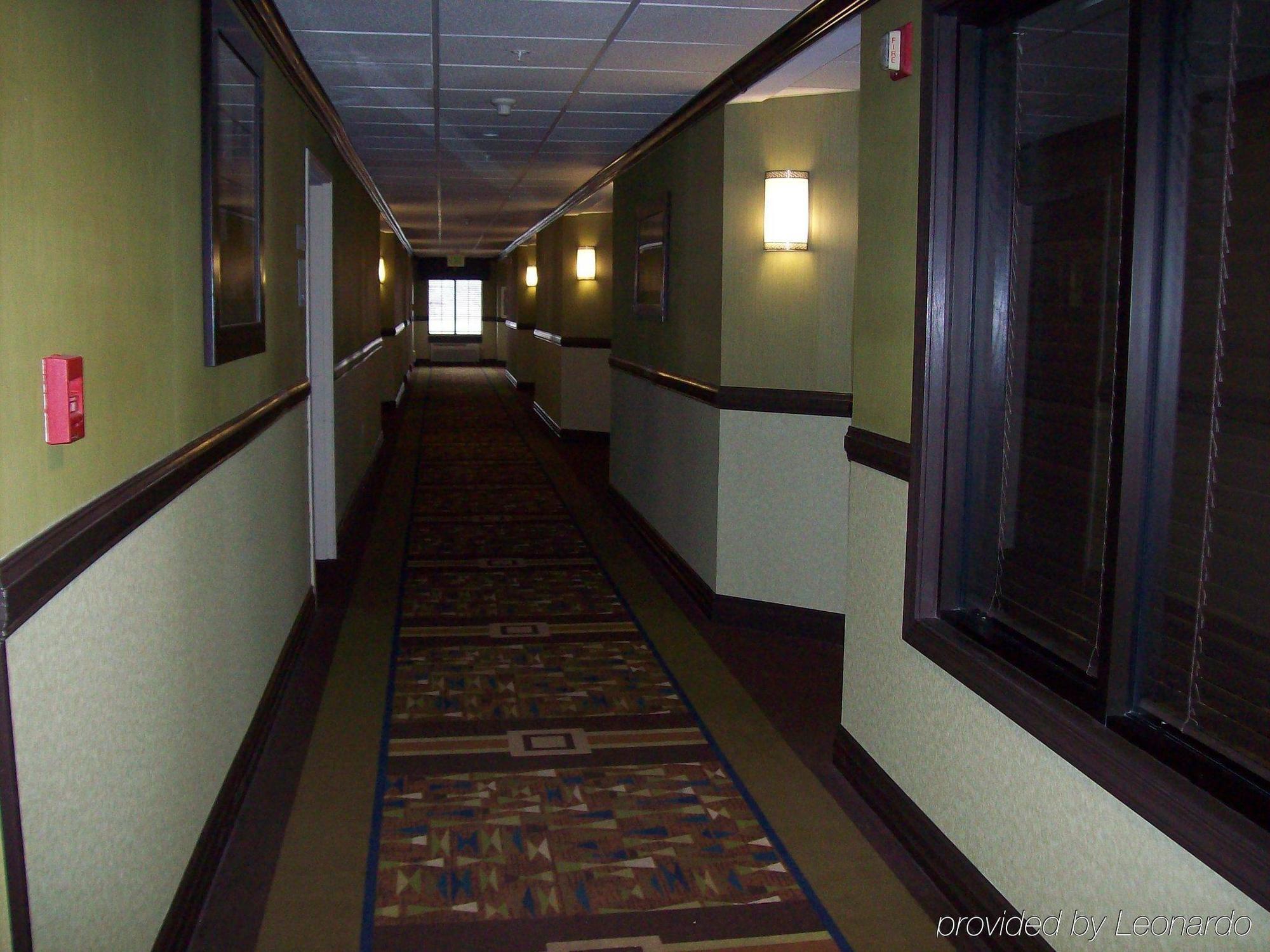 Holiday Inn Express Hotel & Suites Madison By Ihg Exterior photo