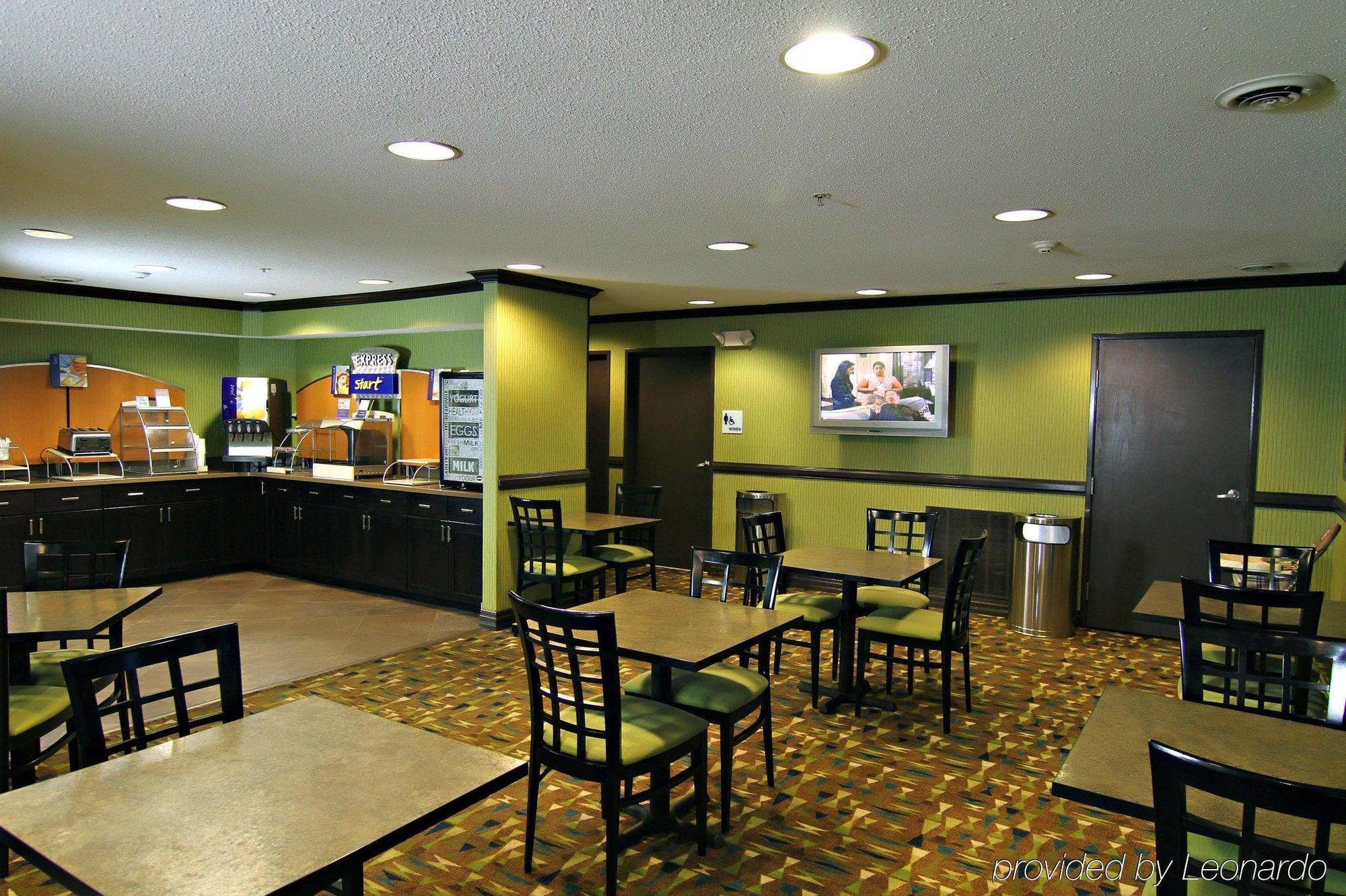 Holiday Inn Express Hotel & Suites Madison By Ihg Exterior photo