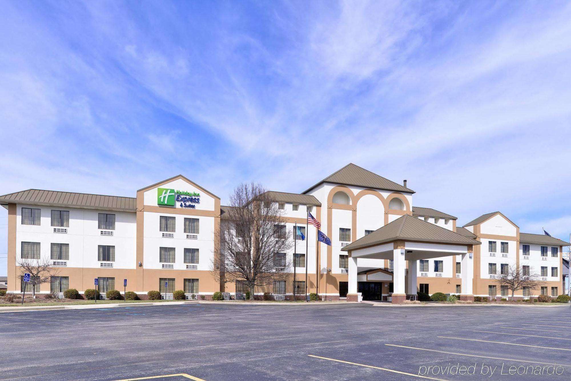 Holiday Inn Express Hotel & Suites Madison By Ihg Exterior photo